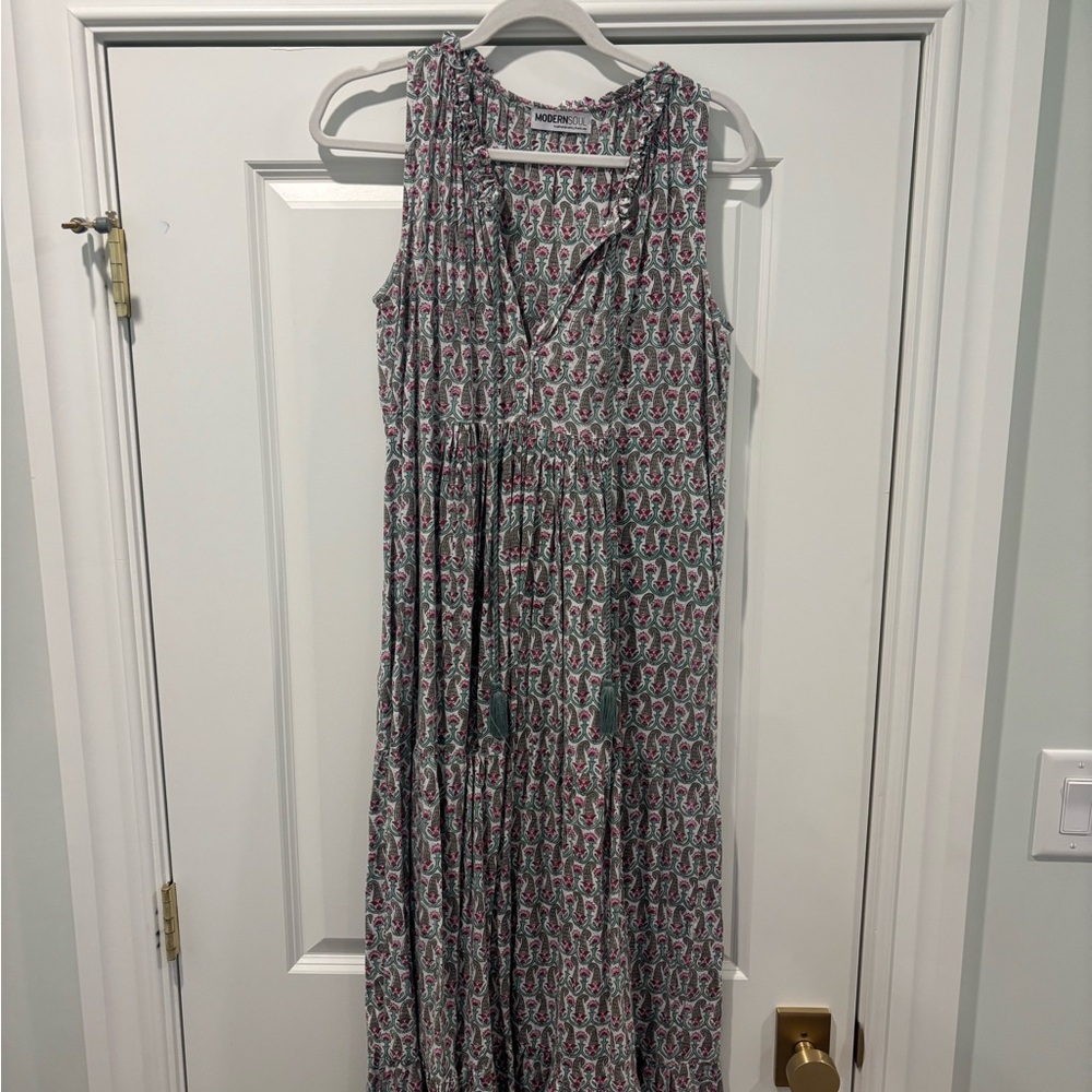 Modern Soul Black and White Pleated Sleeveless Maxi Dress